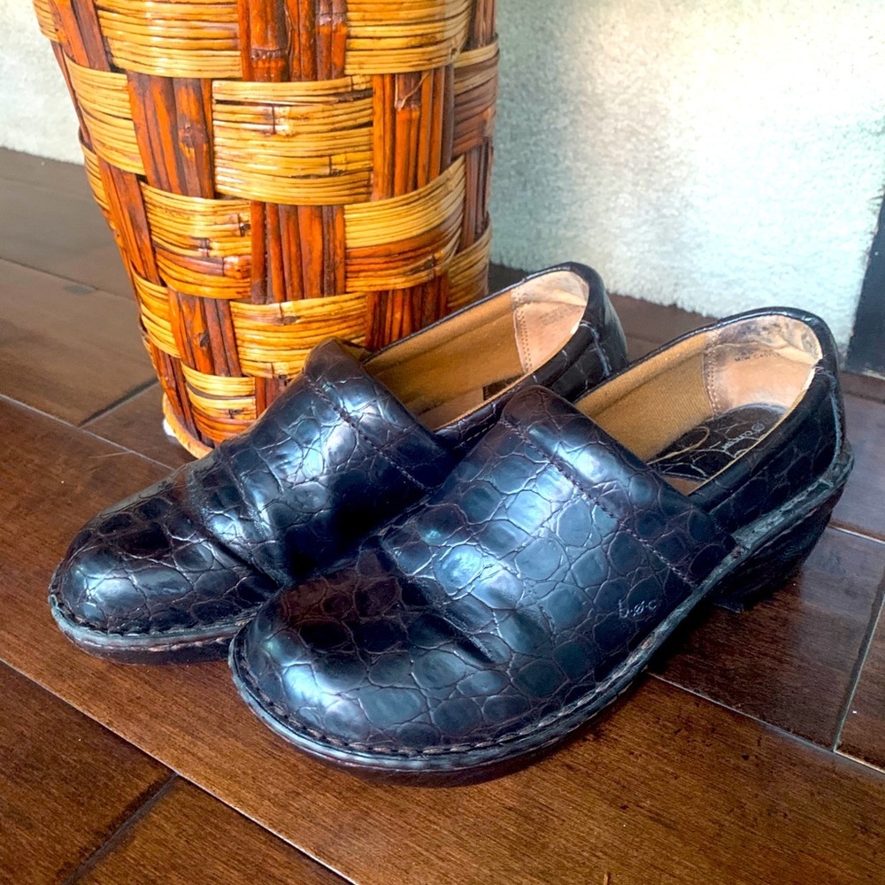 BOC dark brown leather embossed shoes